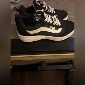 Vans Women's Range EXP Sneaker